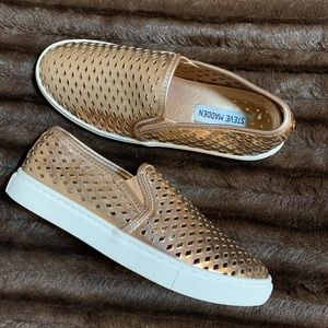 NWOT Steve Madden rose gold slip-on sneakers